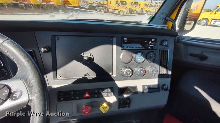 image for item LP9156 2020 Freightliner Cascadia 126 semi truck