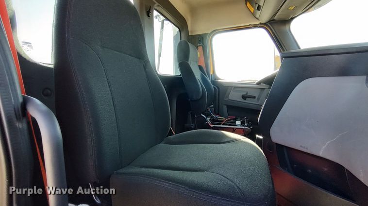 image for item LP9156 2020 Freightliner Cascadia 126 semi truck