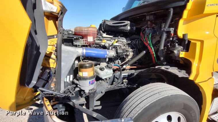 image for item LP9156 2020 Freightliner Cascadia 126 semi truck