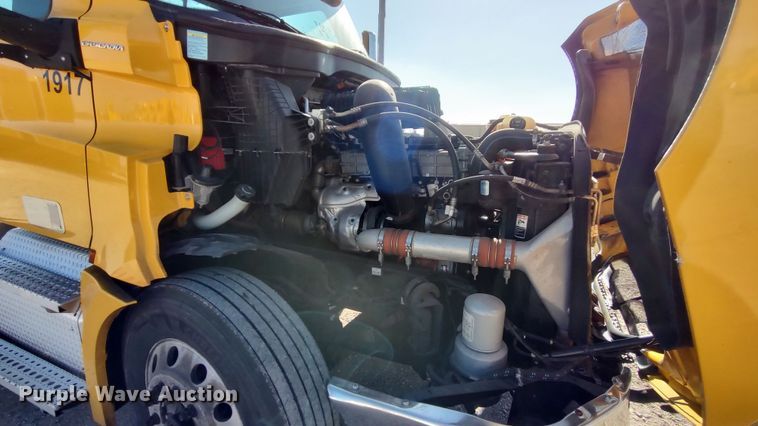 image for item LP9156 2020 Freightliner Cascadia 126 semi truck