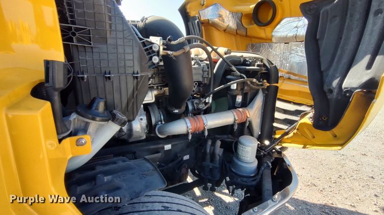 image for item LP9156 2020 Freightliner Cascadia 126 semi truck