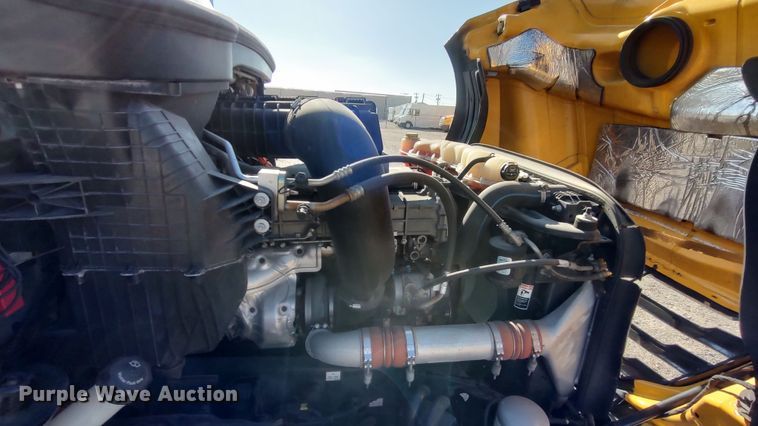 image for item LP9156 2020 Freightliner Cascadia 126 semi truck