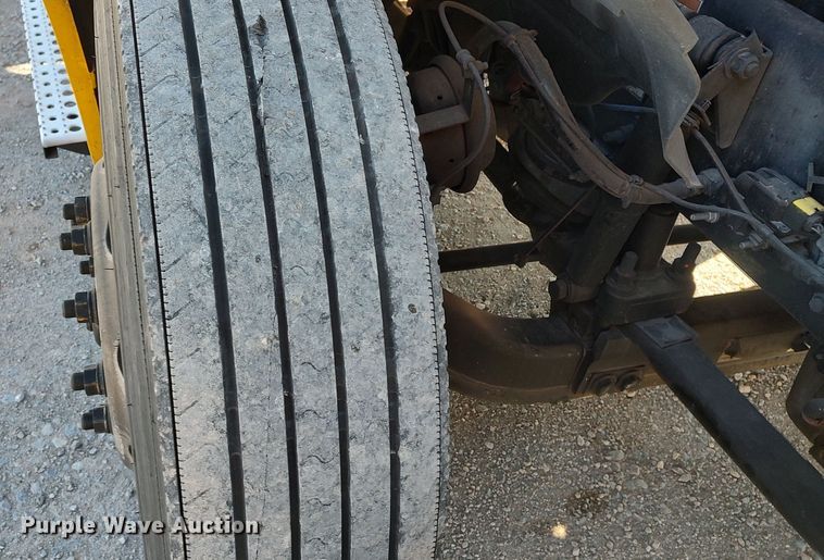 image for item LP9156 2020 Freightliner Cascadia 126 semi truck