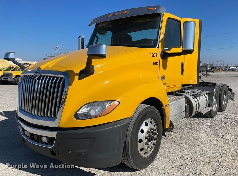 image for item LP9157 2019 International LT625  semi truck