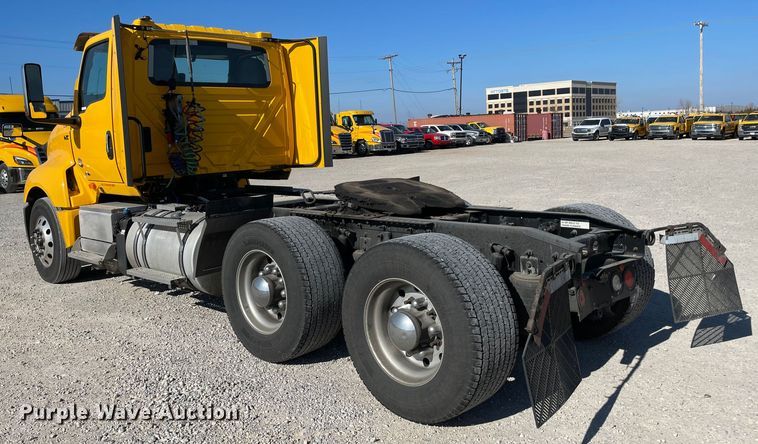 image for item LP9157 2019 International LT625  semi truck