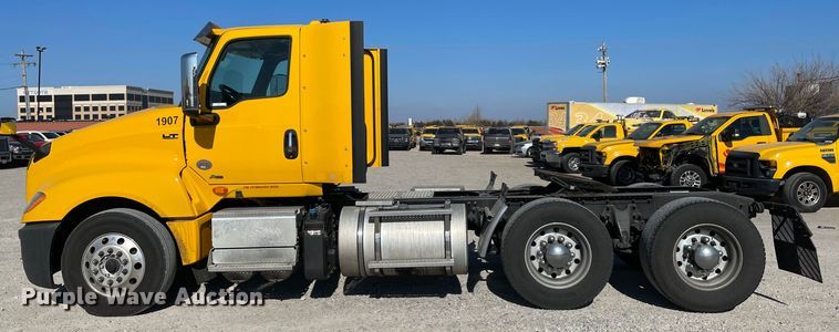 image for item LP9157 2019 International LT625  semi truck