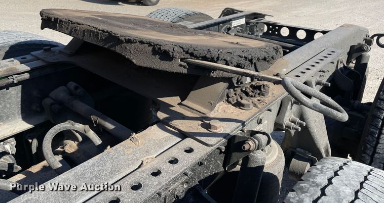 image for item LP9157 2019 International LT625  semi truck