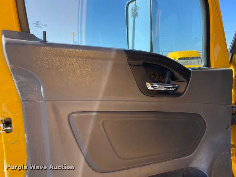 image for item LP9157 2019 International LT625  semi truck