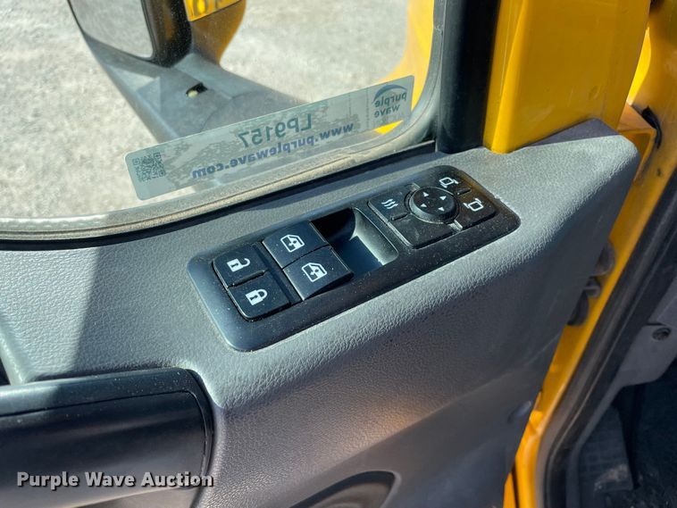 image for item LP9157 2019 International LT625  semi truck