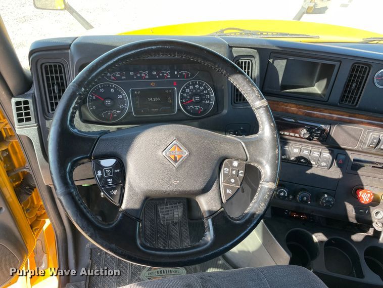 image for item LP9157 2019 International LT625  semi truck