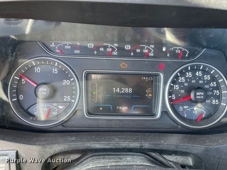 image for item LP9157 2019 International LT625  semi truck