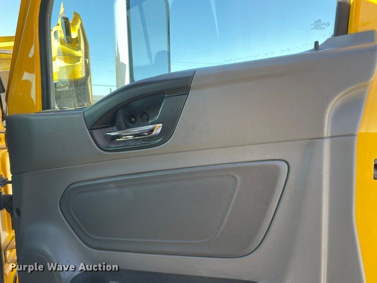 image for item LP9157 2019 International LT625  semi truck