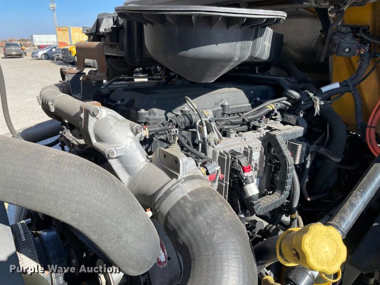 image for item LP9157 2019 International LT625  semi truck