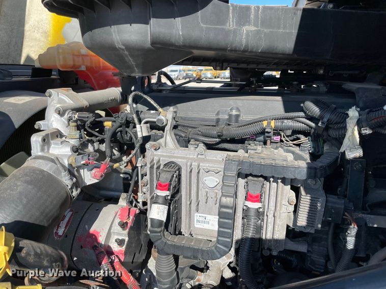 image for item LP9157 2019 International LT625  semi truck