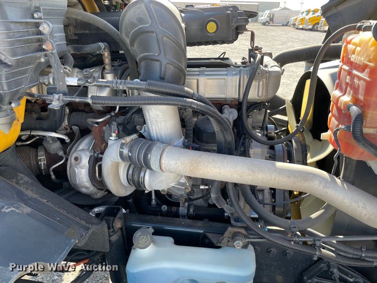 image for item LP9157 2019 International LT625  semi truck