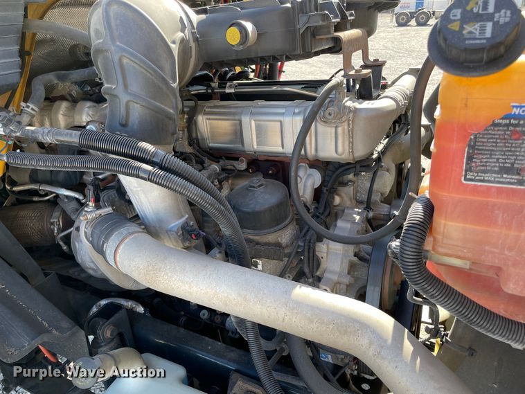 image for item LP9157 2019 International LT625  semi truck