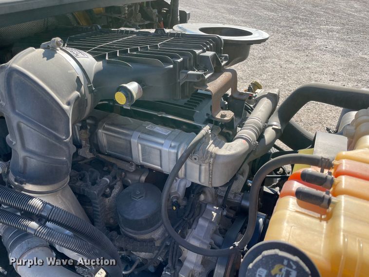 image for item LP9157 2019 International LT625  semi truck