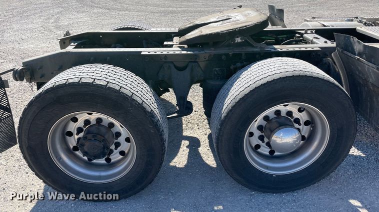 image for item LP9157 2019 International LT625  semi truck