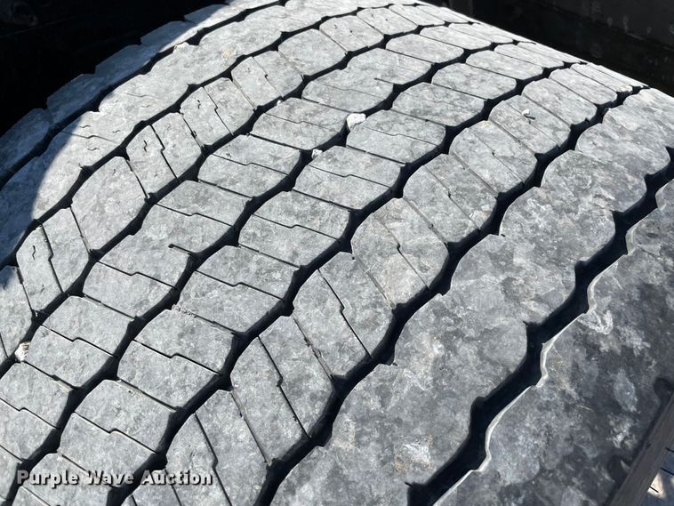 image for item LP9157 2019 International LT625  semi truck