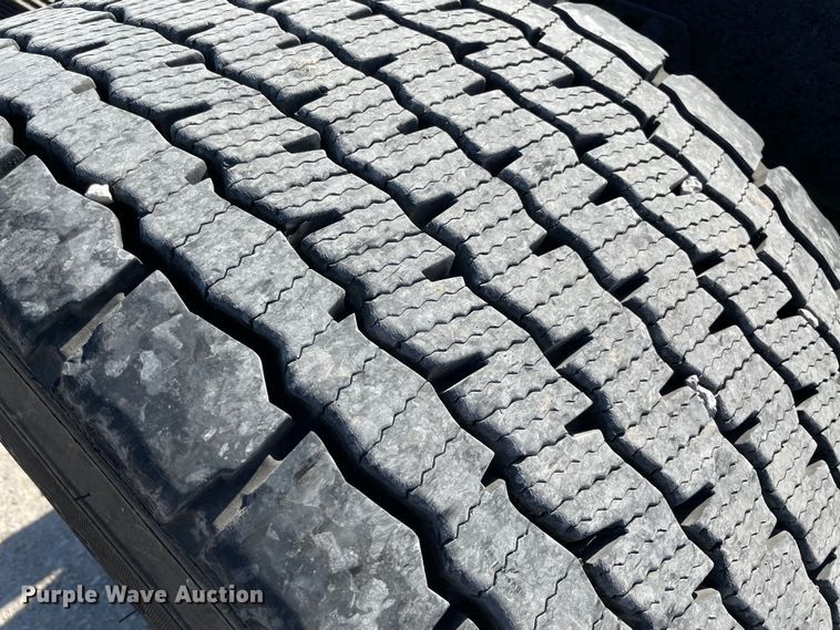 image for item LP9157 2019 International LT625  semi truck