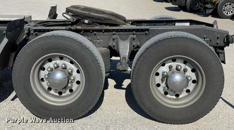 image for item LP9157 2019 International LT625  semi truck