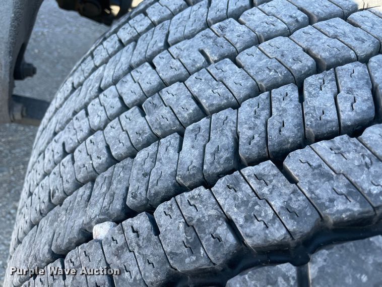 image for item LP9157 2019 International LT625  semi truck