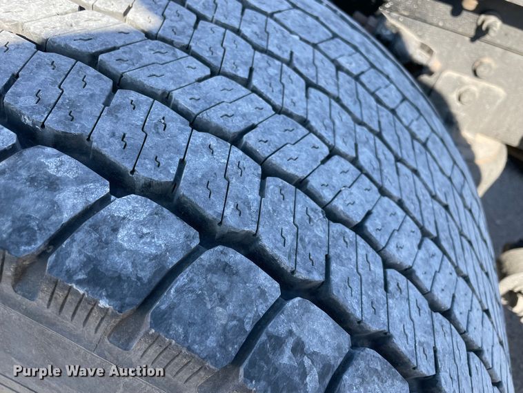 image for item LP9157 2019 International LT625  semi truck