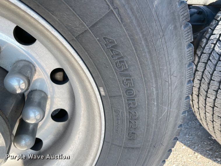 image for item LP9157 2019 International LT625  semi truck