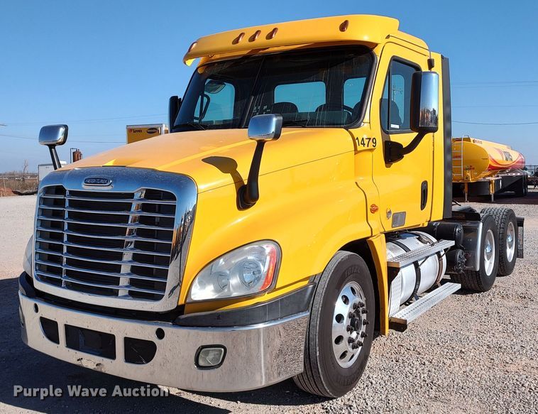 image for item LP9158 2018 Freightliner Cascadia 125 semi truck