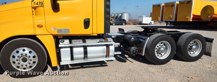 image for item LP9158 2018 Freightliner Cascadia 125 semi truck