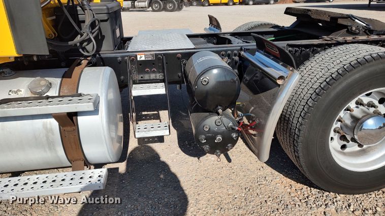 image for item LP9158 2018 Freightliner Cascadia 125 semi truck