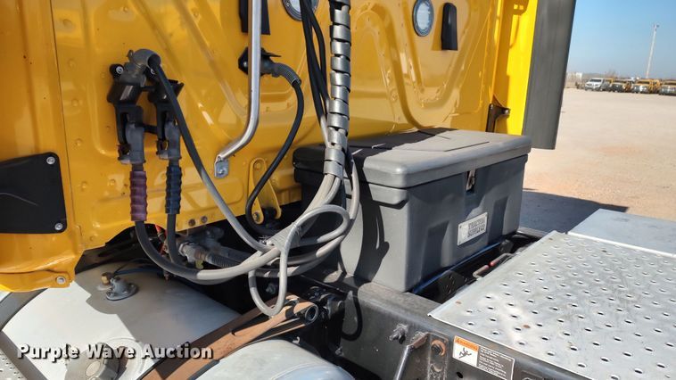 image for item LP9158 2018 Freightliner Cascadia 125 semi truck