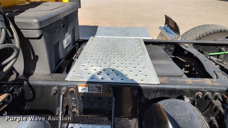 image for item LP9158 2018 Freightliner Cascadia 125 semi truck