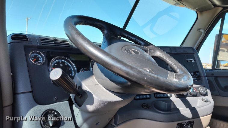 image for item LP9158 2018 Freightliner Cascadia 125 semi truck