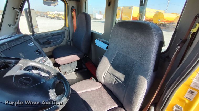 image for item LP9158 2018 Freightliner Cascadia 125 semi truck