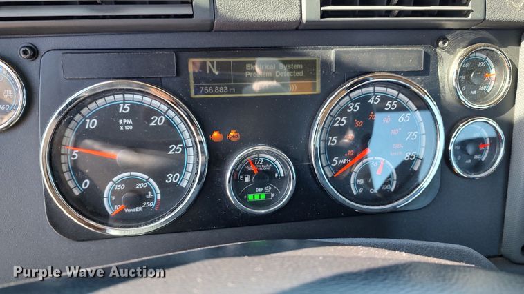 image for item LP9158 2018 Freightliner Cascadia 125 semi truck