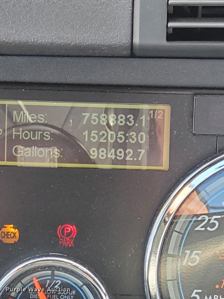 image for item LP9158 2018 Freightliner Cascadia 125 semi truck