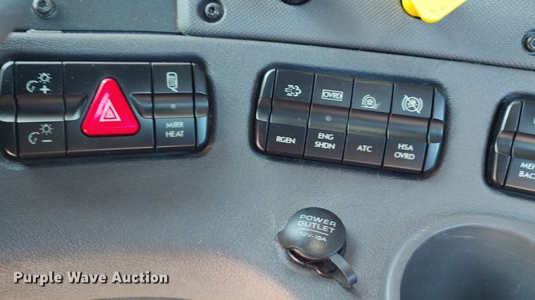 image for item LP9158 2018 Freightliner Cascadia 125 semi truck