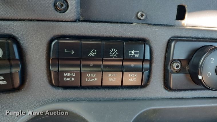 image for item LP9158 2018 Freightliner Cascadia 125 semi truck