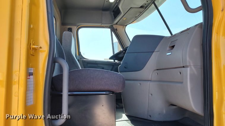 image for item LP9158 2018 Freightliner Cascadia 125 semi truck