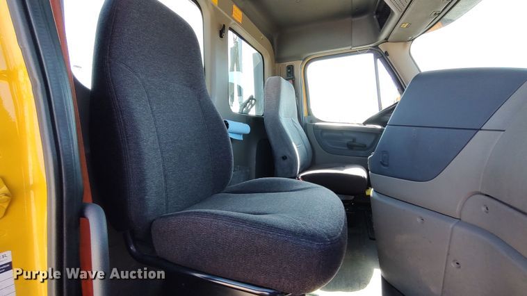 image for item LP9158 2018 Freightliner Cascadia 125 semi truck