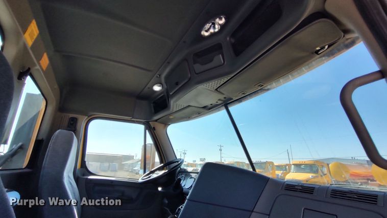 image for item LP9158 2018 Freightliner Cascadia 125 semi truck