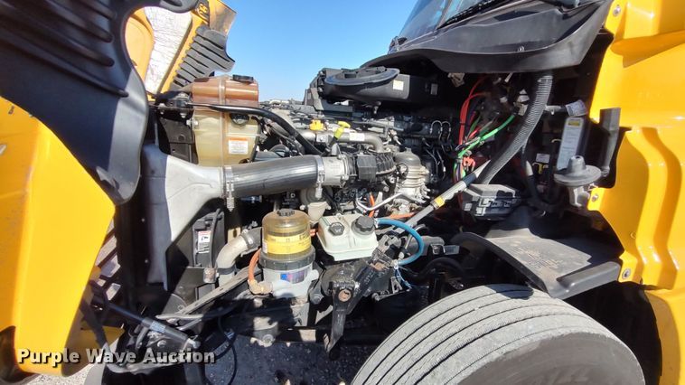 image for item LP9158 2018 Freightliner Cascadia 125 semi truck