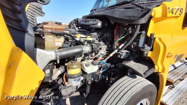 image for item LP9158 2018 Freightliner Cascadia 125 semi truck