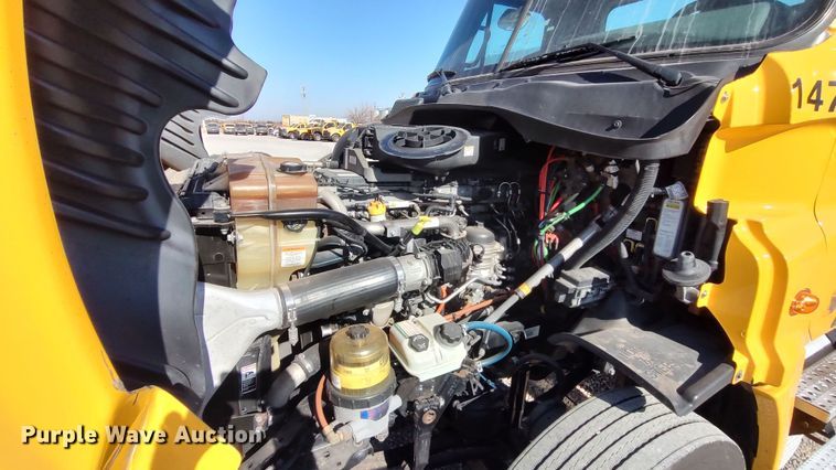 image for item LP9158 2018 Freightliner Cascadia 125 semi truck