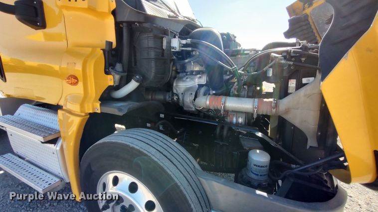 image for item LP9158 2018 Freightliner Cascadia 125 semi truck