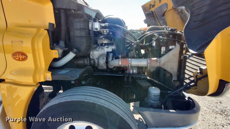 image for item LP9158 2018 Freightliner Cascadia 125 semi truck