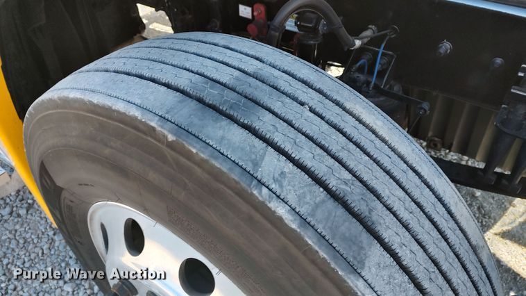 image for item LP9158 2018 Freightliner Cascadia 125 semi truck