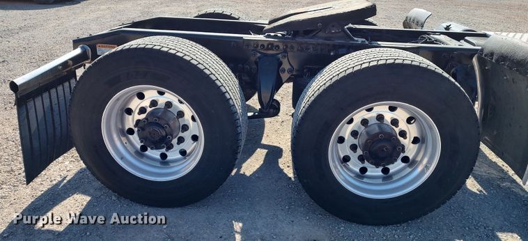 image for item LP9158 2018 Freightliner Cascadia 125 semi truck