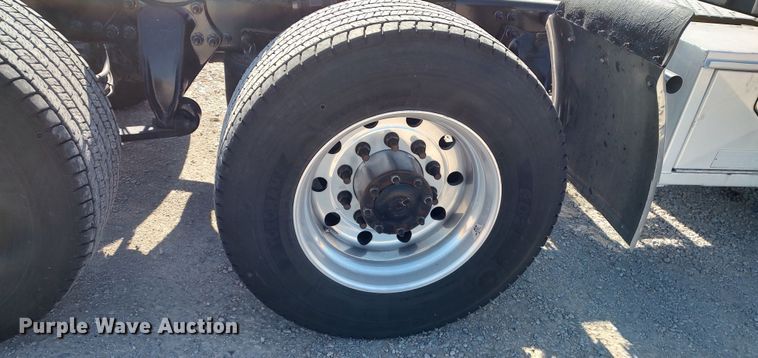 image for item LP9158 2018 Freightliner Cascadia 125 semi truck